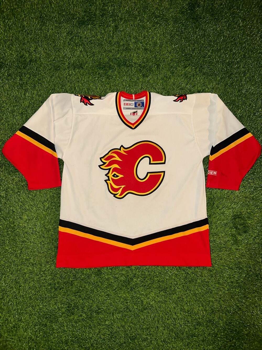 CCM Calgary Flames Hockey Jersey nhl size XL